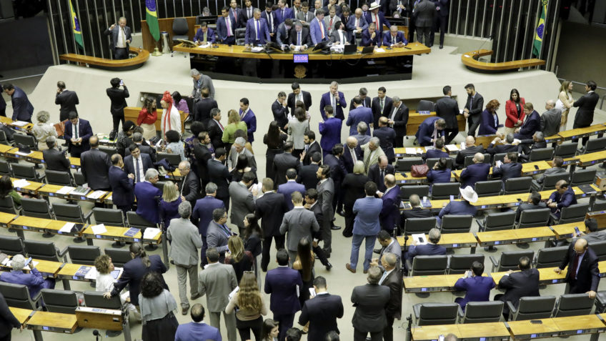 BANCADA SEM OPOSIÇÃO- Bancada de RO vota toda a favor do fim da escala 6 X 1