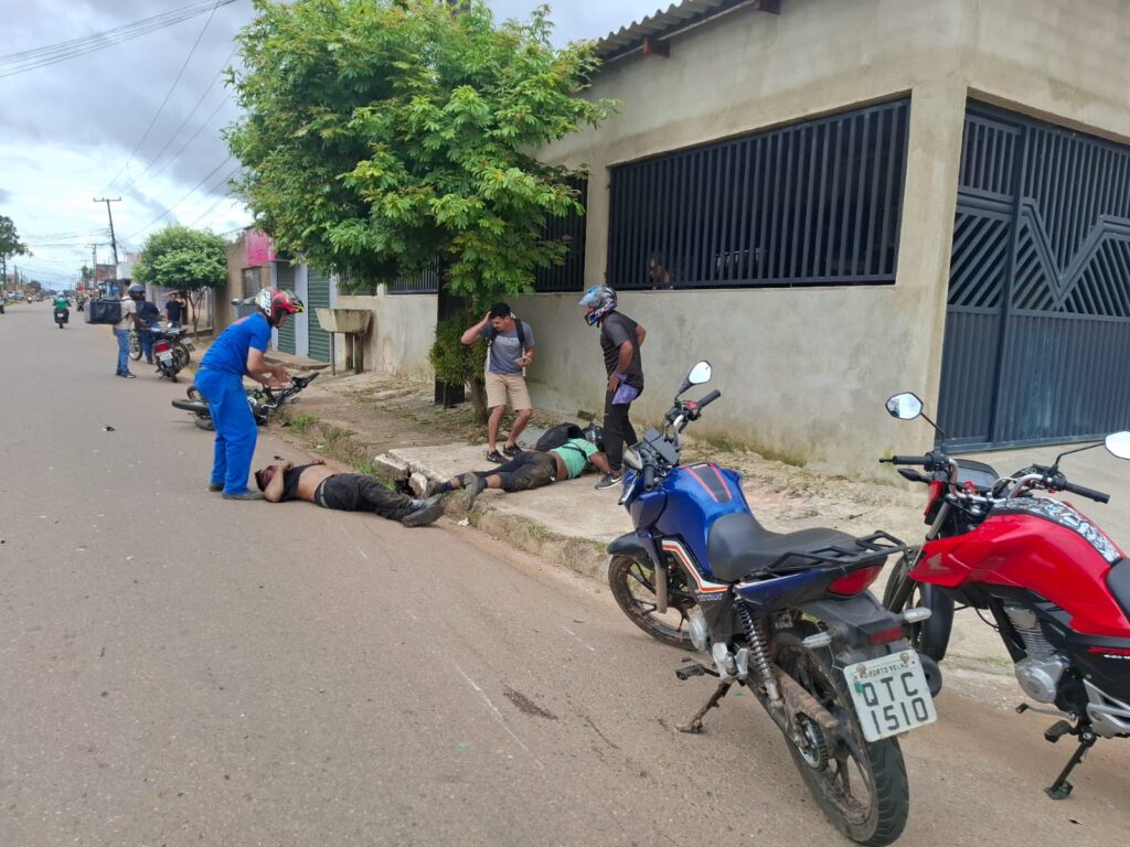 aciden-1024x768 ACIDENTE - Colisão violenta entre moto e bicicleta deixa feridos na zona Leste