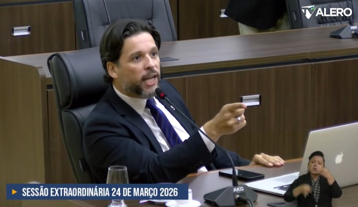 camarfo NA TRIBUNA - “Amargo e sem amigos”, dispara Jean Oliveira contra Camargo