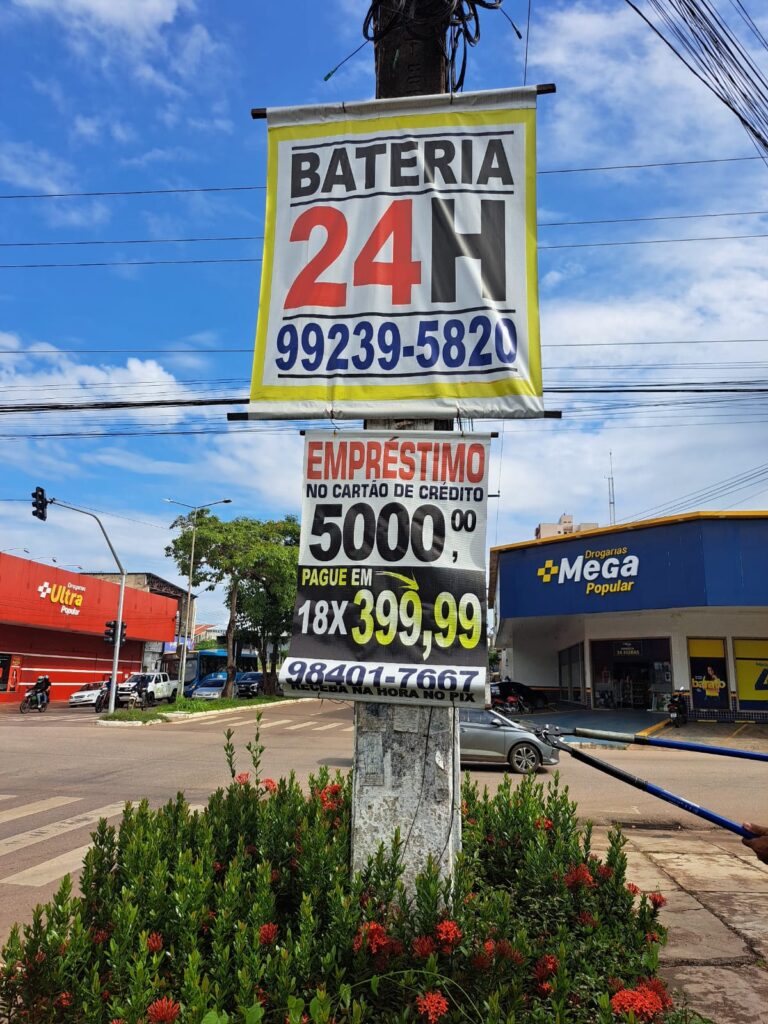 empres-768x1024 NOVA LEI - Fiscais retiram placas de empréstimos nas ruas na capital