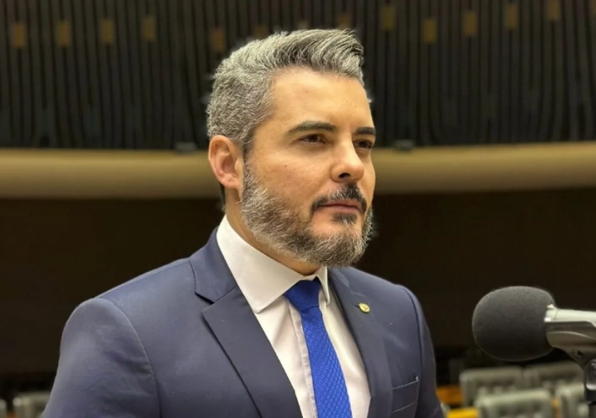 flr EM BRASÍLIA — Apenas um deputado de RO vota contra o salário-paternidade