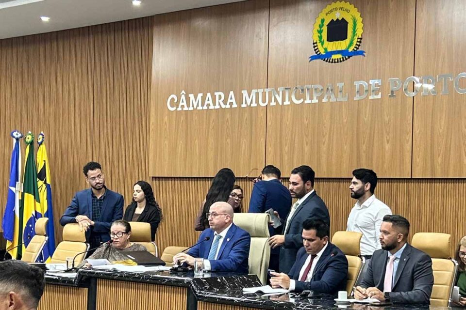gifdeaso NA TRIBUNA - “Base, mas independente”, diz Gedeão Negreiros na Câmara