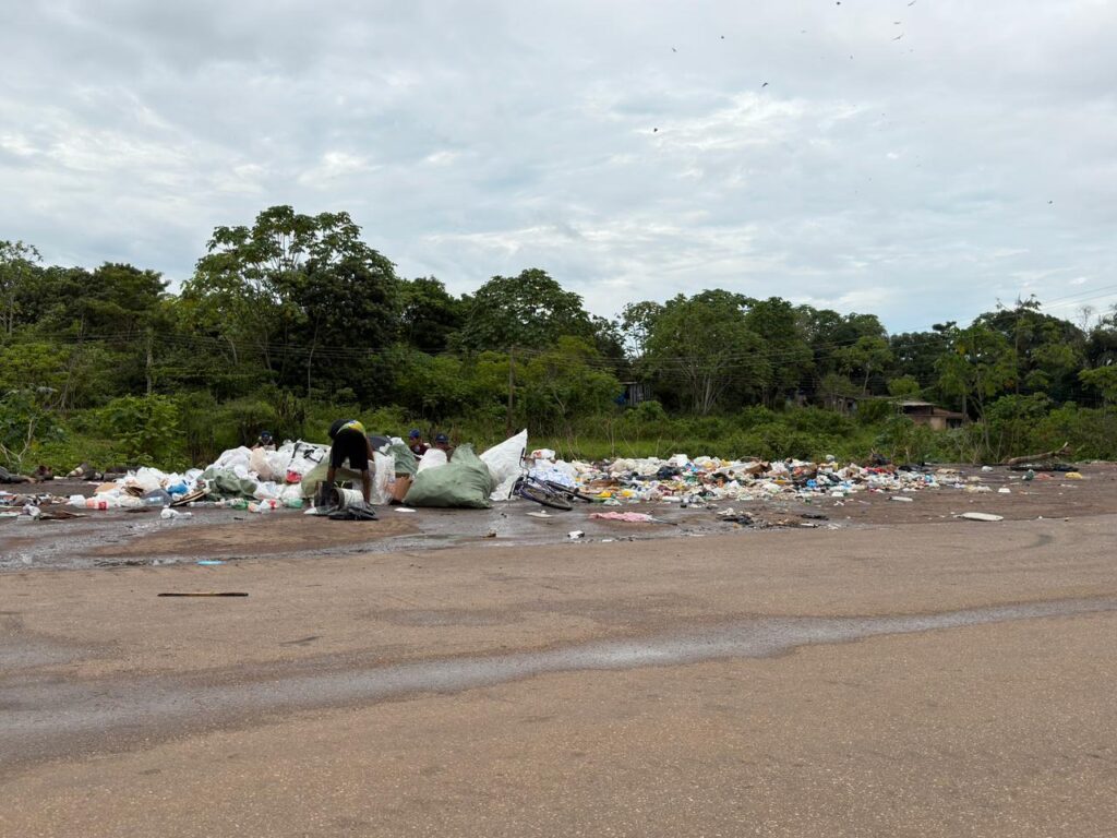lixao2-1024x768 NO CENTRO - Lixão é formado em menos de uma semana após faxina