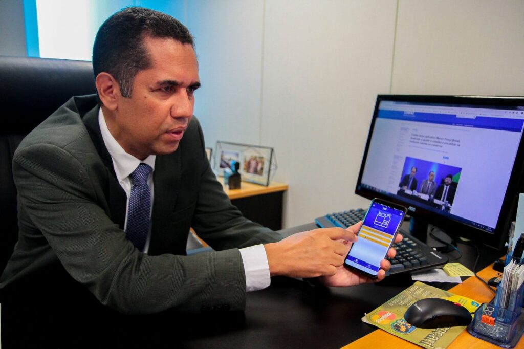 Aplicativo-Menor-Preco_Sefin_Luis-Fernando_05.03.20_Foto_Daiane-Mendonca-6-1024x682 FOI PRA CIMA - “Não adianta só videozinho”, dispara ex-secretário contra Fernando Máximo