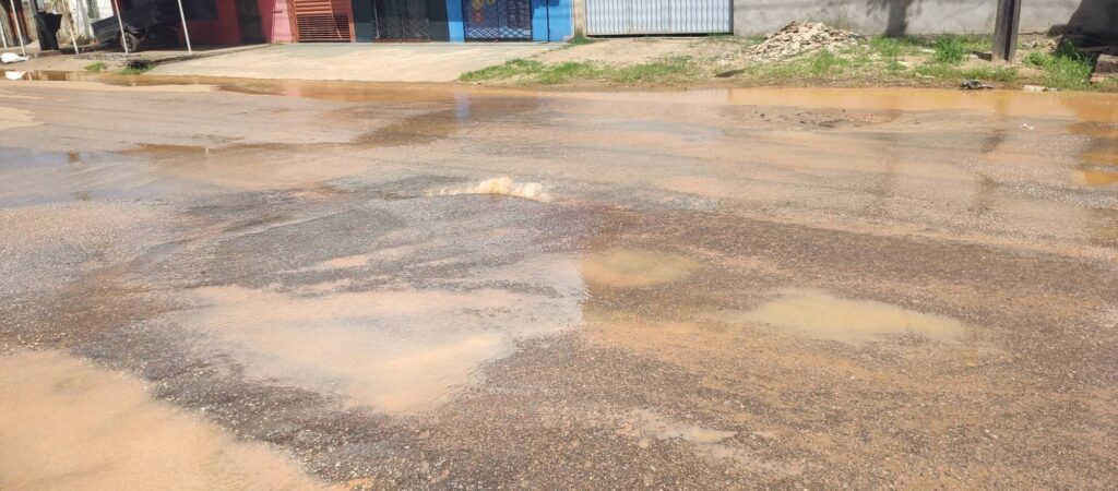 FB_IMG_1775950369819-1024x450 SERVIÇO DA CAERD – Água tratada jorra por horas e revolta comunidade