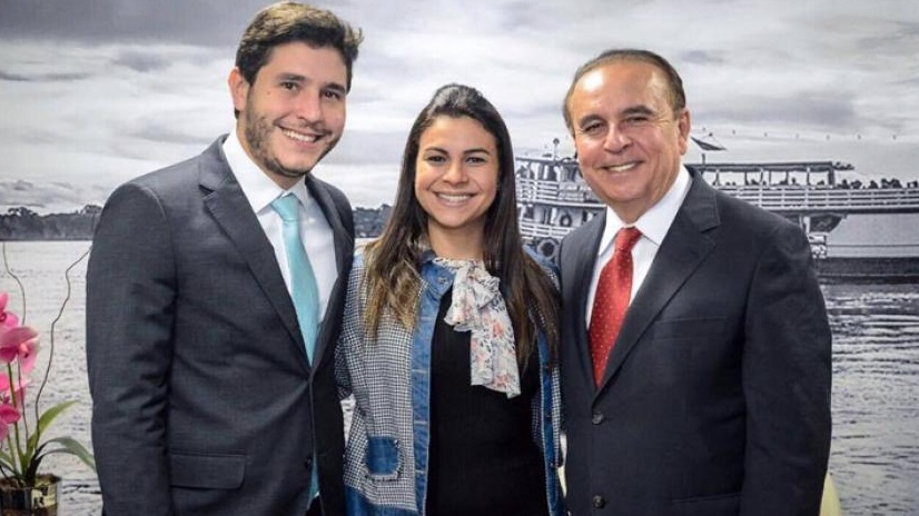 MAU FAMÍLIA CARVALHO  - “Eu e Mariana somos Flávio Bolsonaro”, diz Maurício