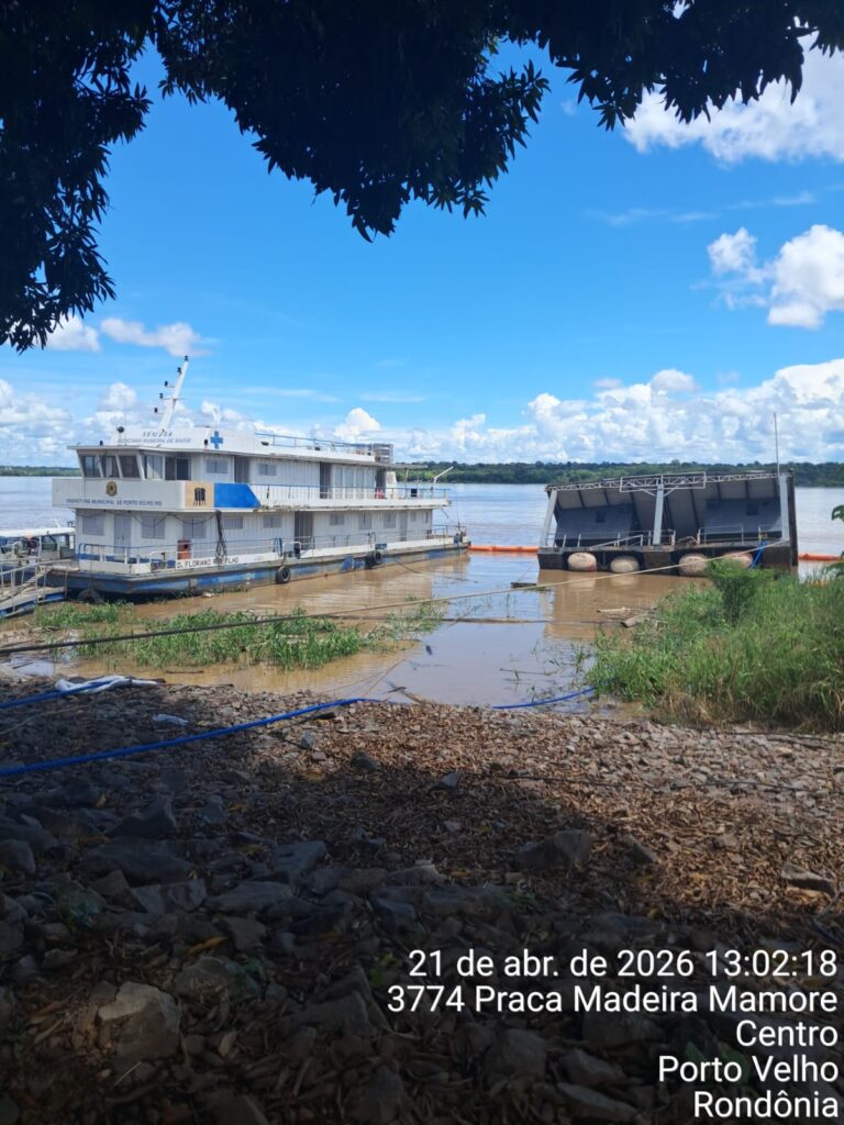 porrr-768x1024 RIO MADEIRA - Base da Marinha começa a afundar e chama atenção da população