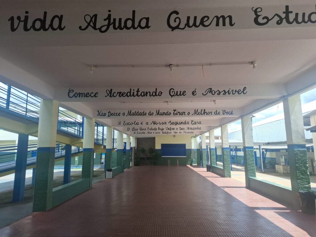 6aa95558-1411-43ce-b536-adb7ad59bb50-1024x768 ARMA E DROGA - Policiais evitam tragédia e apreendem estudante na escola Carmela Dutra