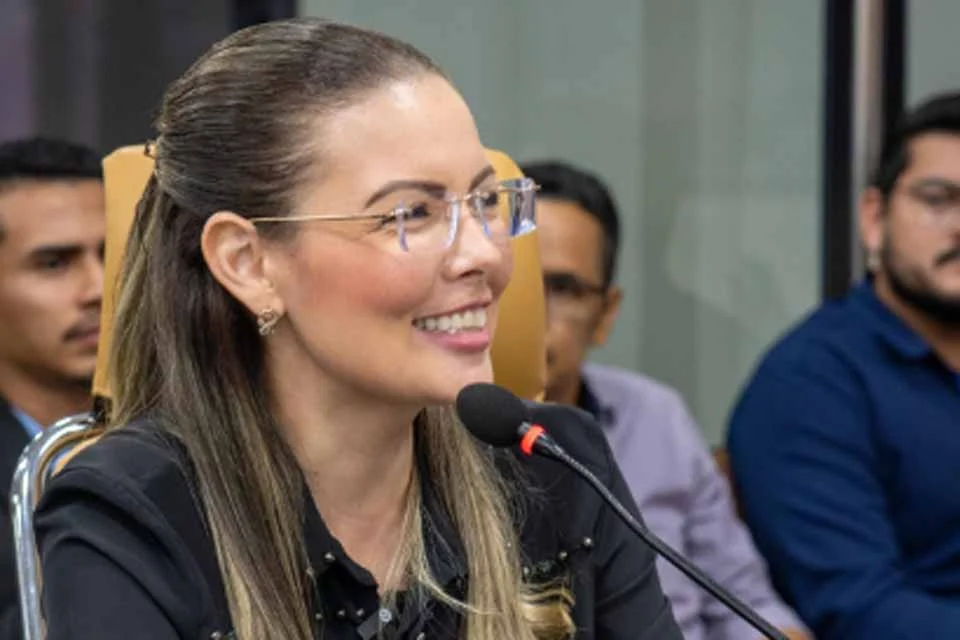 sodiss CAUSA ANIMAL - Lei de Sofia Andrade permite enterro de cães e gatos com seus familiares